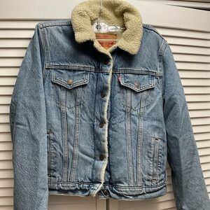 Levi’s Sherpa lined jean jacket size Small
